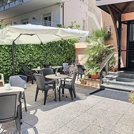 Hotel Iride Suite & Breakfast- Ideale Per Famiglie E Coppie Riccione Dış mekan fotoğraf