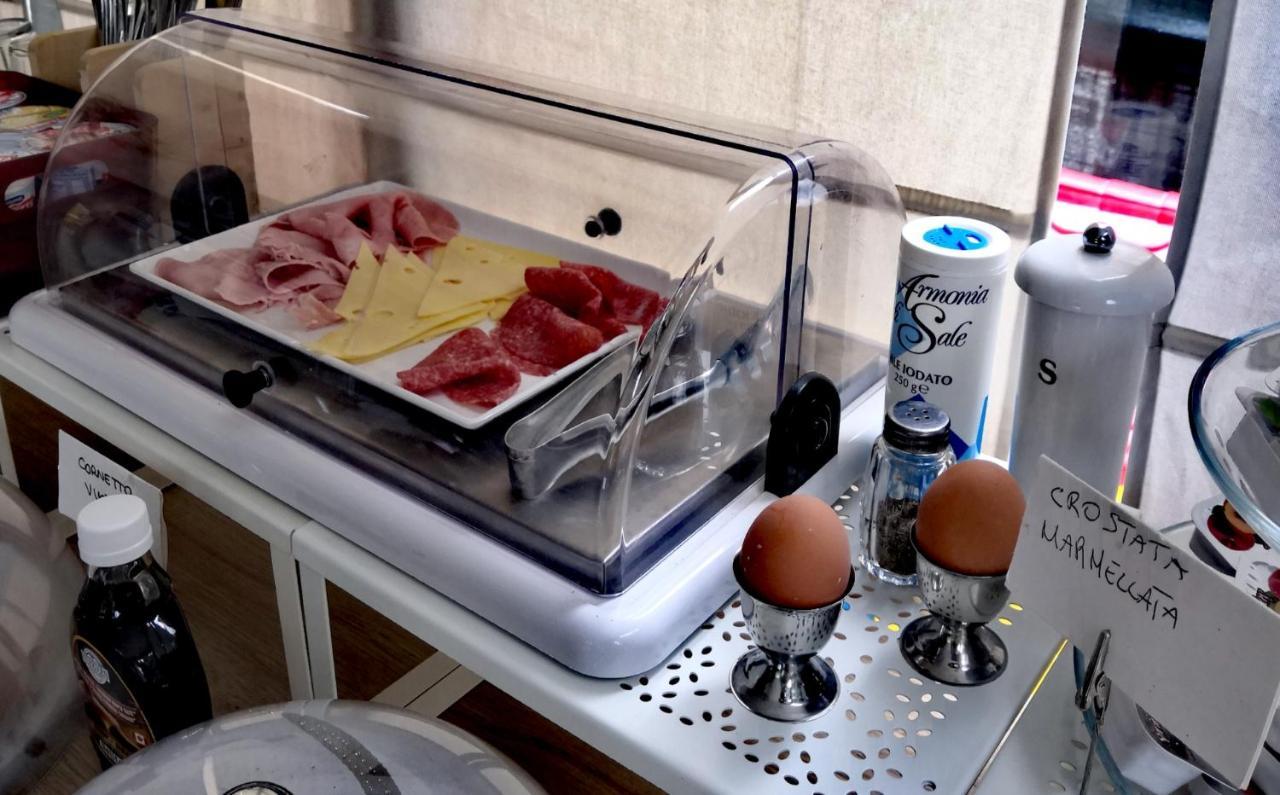 Hotel Iride Suite & Breakfast- Ideale Per Famiglie E Coppie Riccione Dış mekan fotoğraf