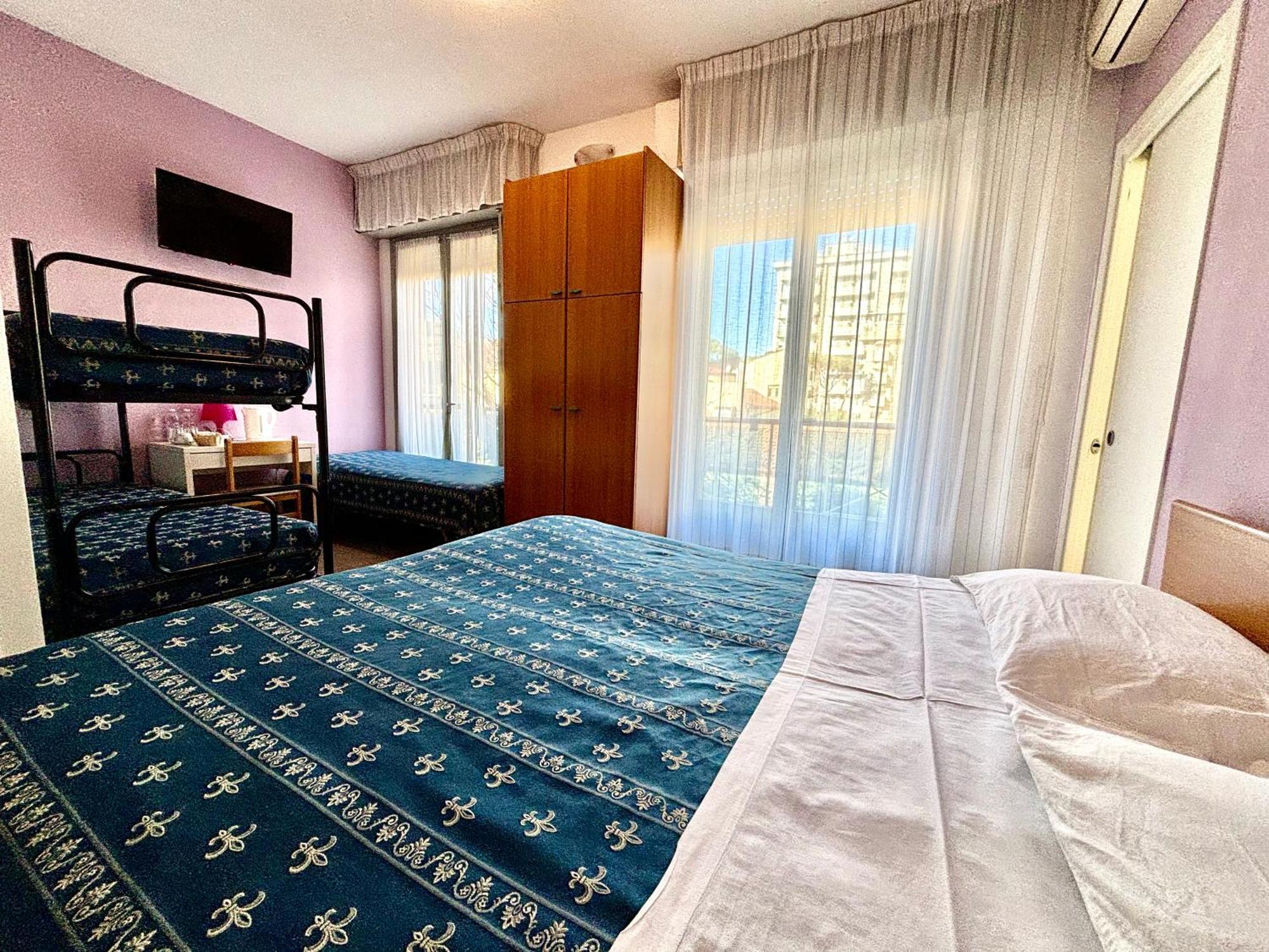 Hotel Iride Suite & Breakfast- Ideale Per Famiglie E Coppie Riccione Dış mekan fotoğraf