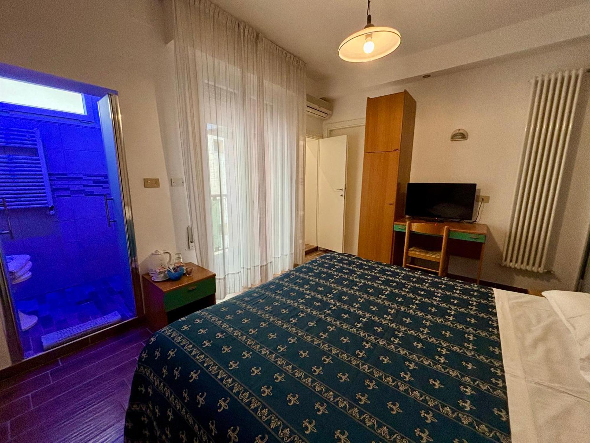 Hotel Iride Suite & Breakfast- Ideale Per Famiglie E Coppie Riccione Dış mekan fotoğraf