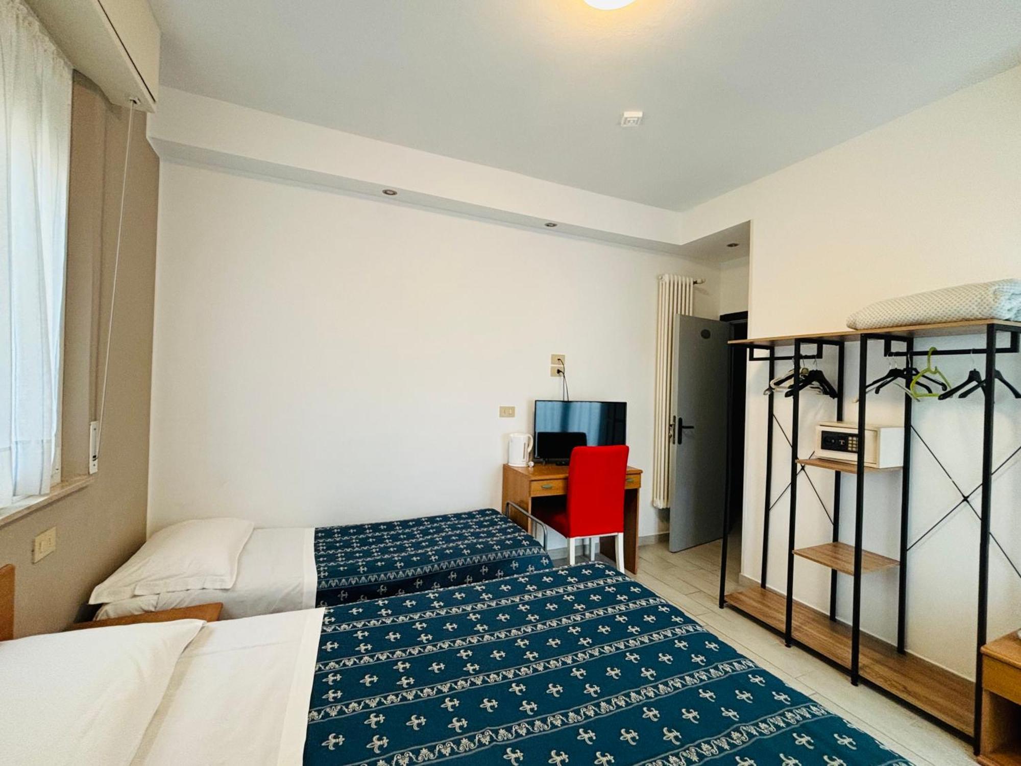 Hotel Iride Suite & Breakfast- Ideale Per Famiglie E Coppie Riccione Dış mekan fotoğraf
