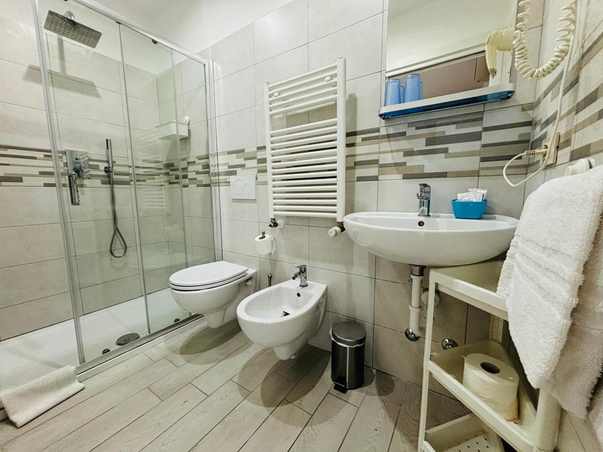 Hotel Iride Suite & Breakfast- Ideale Per Famiglie E Coppie Riccione Dış mekan fotoğraf