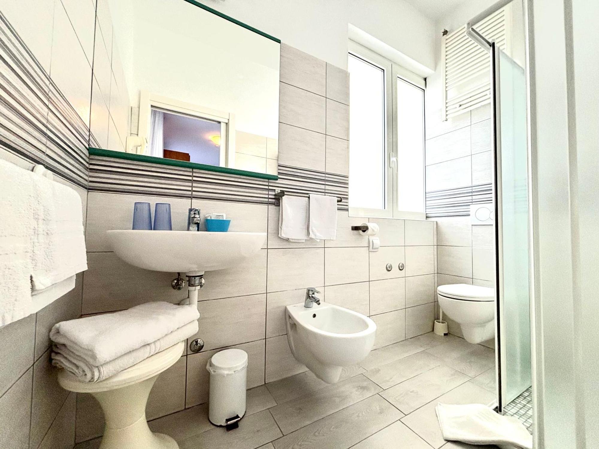 Hotel Iride Suite & Breakfast- Ideale Per Famiglie E Coppie Riccione Oda fotoğraf
