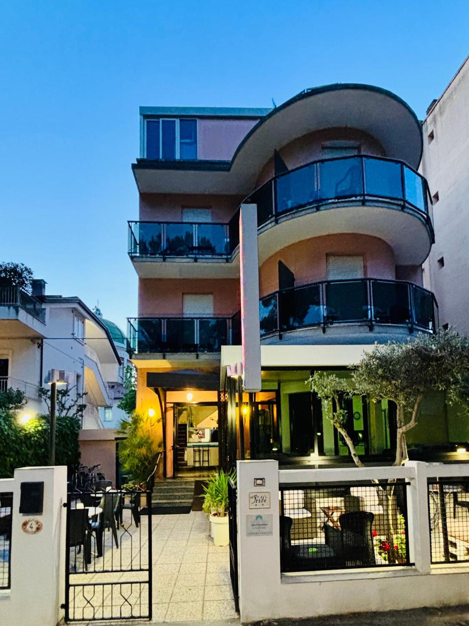 Hotel Iride Suite & Breakfast- Ideale Per Famiglie E Coppie Riccione Dış mekan fotoğraf