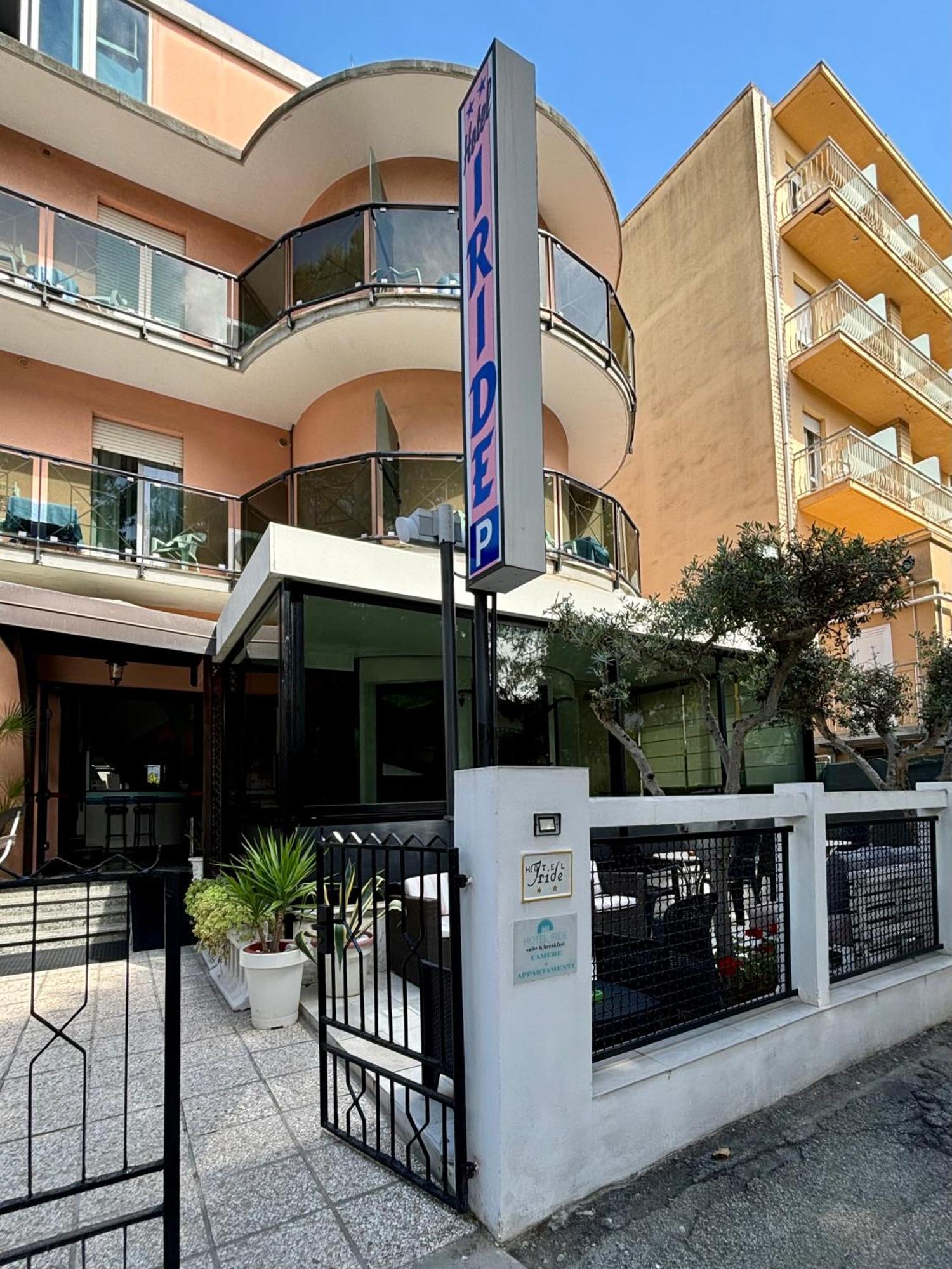 Hotel Iride Suite & Breakfast- Ideale Per Famiglie E Coppie Riccione Dış mekan fotoğraf