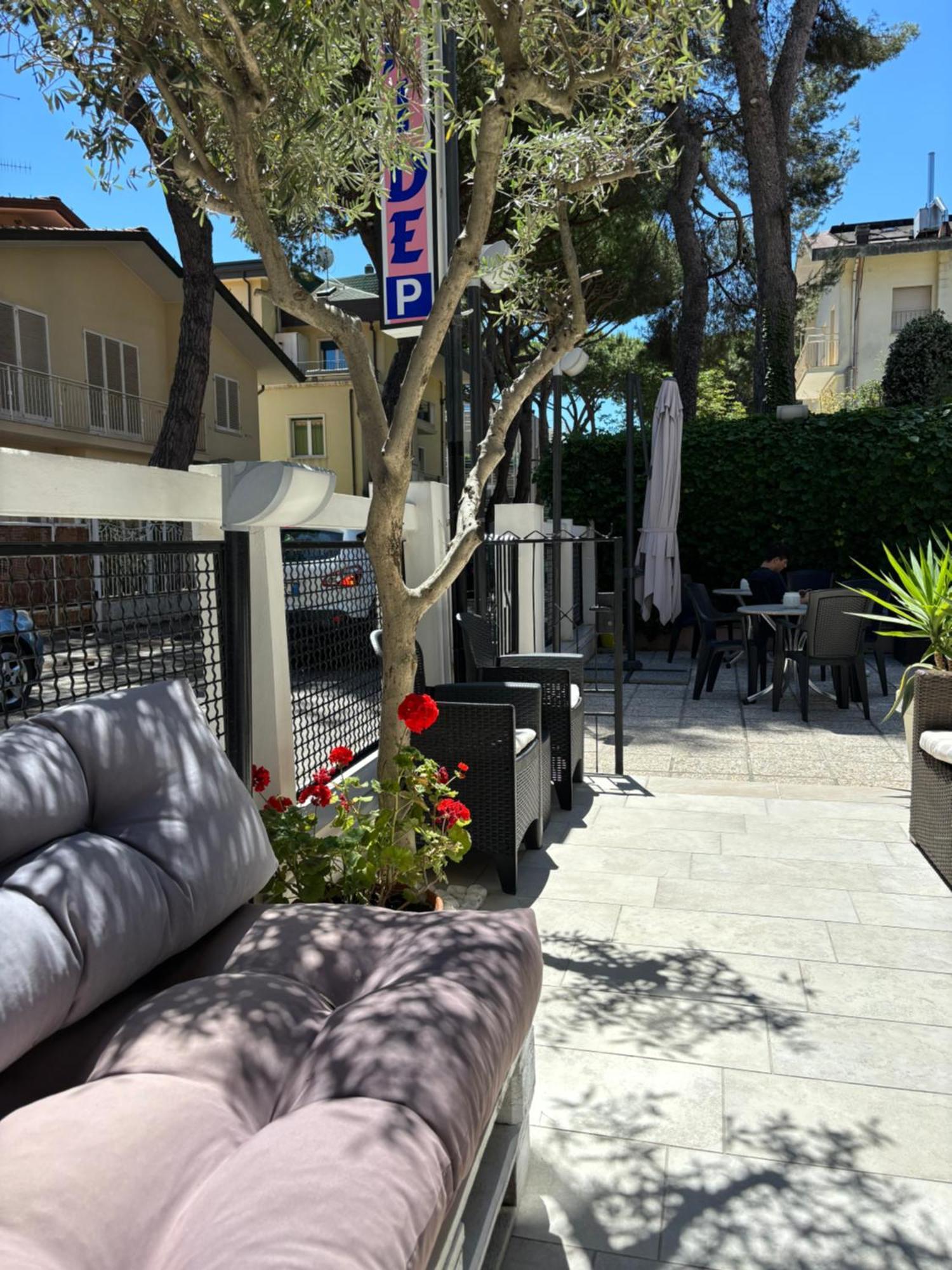 Hotel Iride Suite & Breakfast- Ideale Per Famiglie E Coppie Riccione Dış mekan fotoğraf