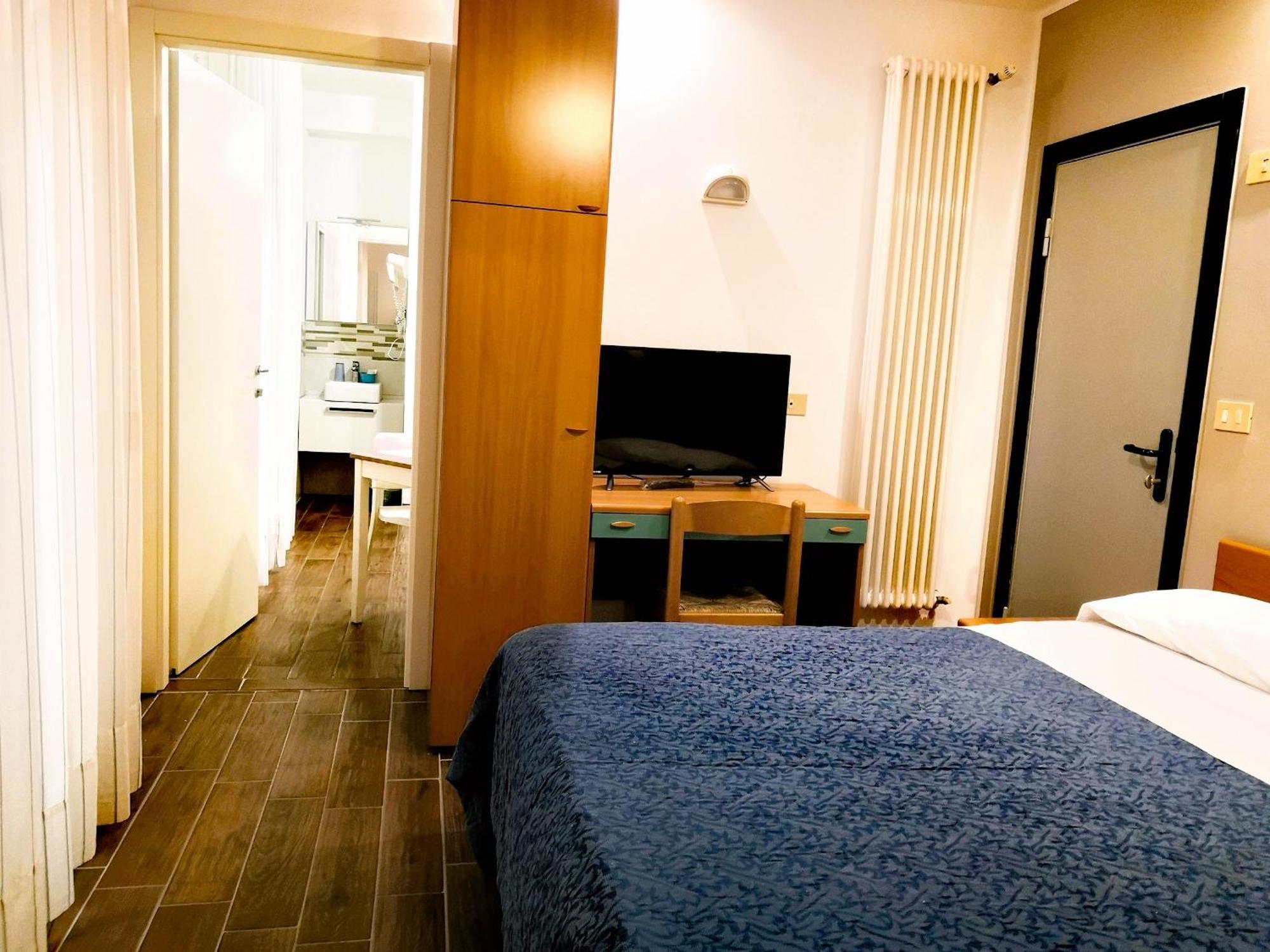 Hotel Iride Suite & Breakfast- Ideale Per Famiglie E Coppie Riccione Dış mekan fotoğraf