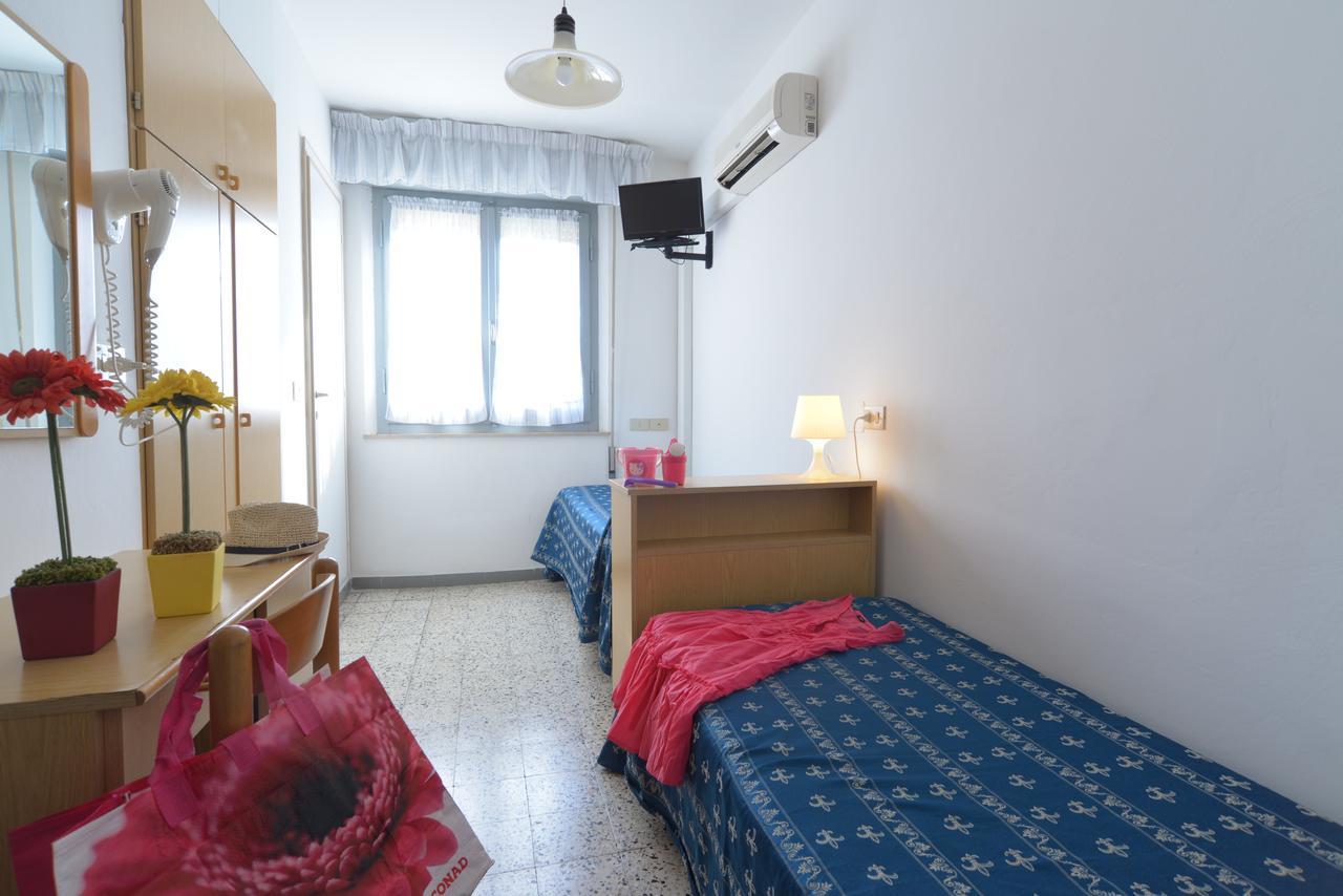 Hotel Iride Suite & Breakfast- Ideale Per Famiglie E Coppie Riccione Dış mekan fotoğraf